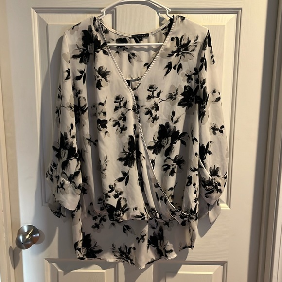 Women’s Blouse - Picture 1 of 3